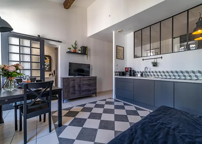 Les Temps Modernes - Nuit A Lägenhet Nîmes