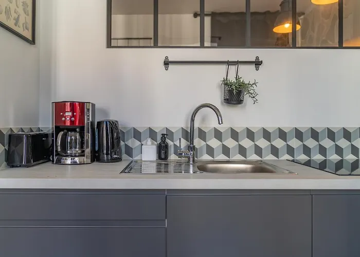 Les Temps Modernes - Nuit A Lägenhet Nîmes